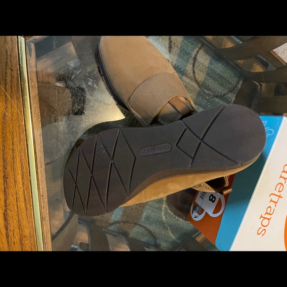 Brown Bare Trap Shoes NWOT - Picture 4 of 4